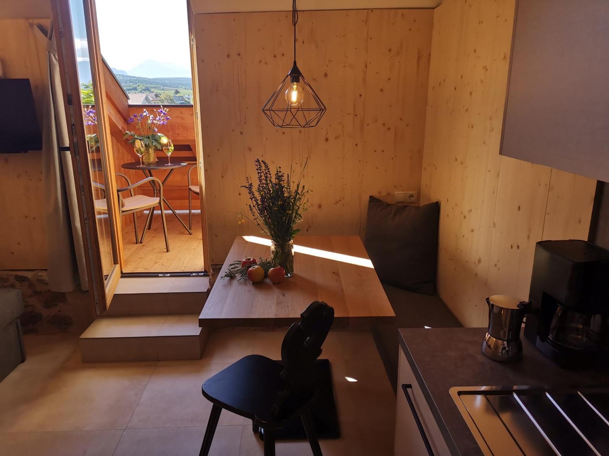 Ansitz Grustdorf Apartment Appiano Sulla Strada Del Vino Bagian luar foto