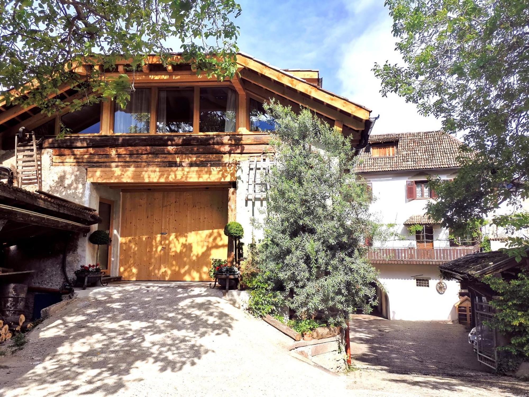 Ansitz Grustdorf Apartment Appiano Sulla Strada Del Vino Bagian luar foto